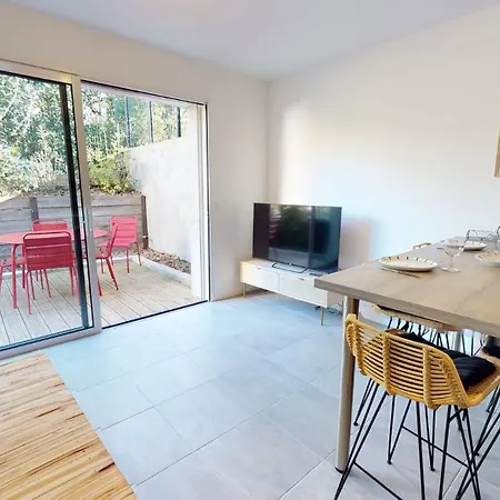 Terrasses Saint Georges: Tranquil Center Retreat Near Marine Apartment